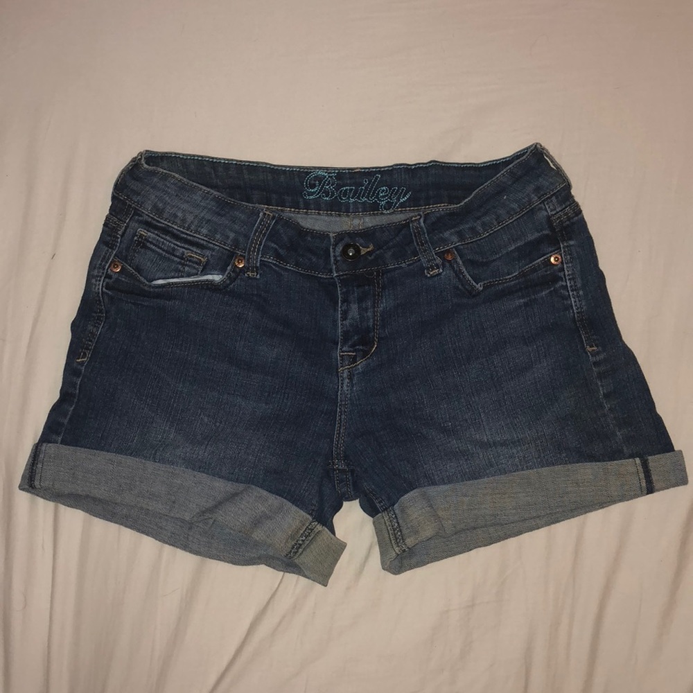 Delia’s Bailey mid rise denim shorts size 5